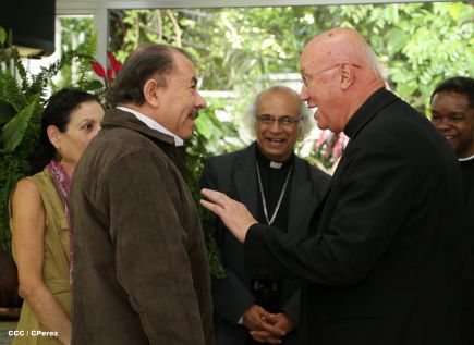 Daniel y Rosario se reúnen con Presidente del Pontificio Consejo para las Comunicaciones Sociales