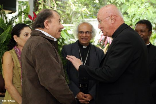 Daniel y Rosario se reúnen con Presidente del Pontificio Consejo para las Comunicaciones Sociales