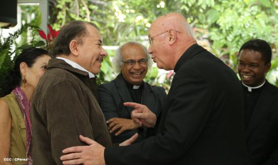 Daniel y Rosario se reúnen con Presidente del Pontificio Consejo para las Comunicaciones Sociales