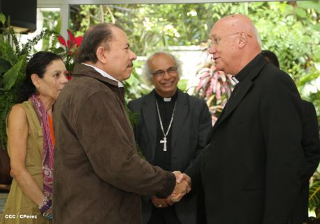 Daniel y Rosario se reúnen con Presidente del Pontificio Consejo para las Comunicaciones Sociales