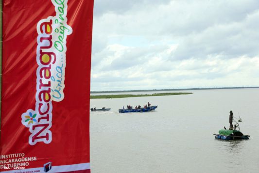 Turistas nacionales y extranjeros disfrutaron del Carnaval Acuático en Río San Juan