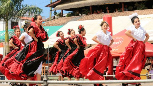 Turistas nacionales y extranjeros disfrutaron del Carnaval Acuático en Río San Juan
