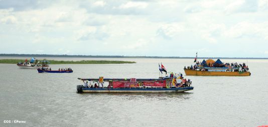 Turistas nacionales y extranjeros disfrutaron del Carnaval Acuático en Río San Juan