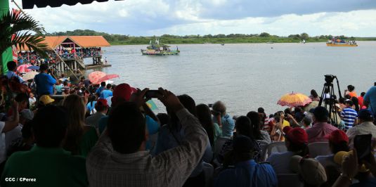 Turistas nacionales y extranjeros disfrutaron del Carnaval Acuático en Río San Juan