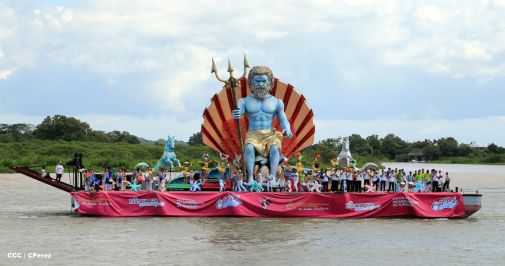 Turistas nacionales y extranjeros disfrutaron del Carnaval Acuático en Río San Juan