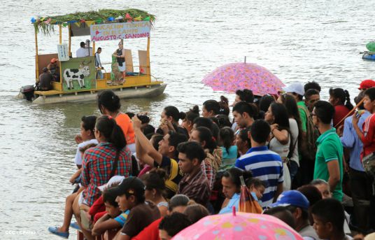 Turistas nacionales y extranjeros disfrutaron del Carnaval Acuático en Río San Juan