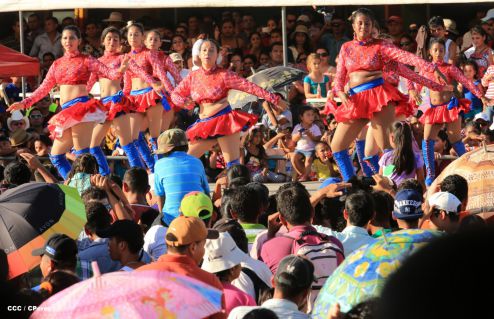 Turistas nacionales y extranjeros disfrutaron del Carnaval Acuático en Río San Juan