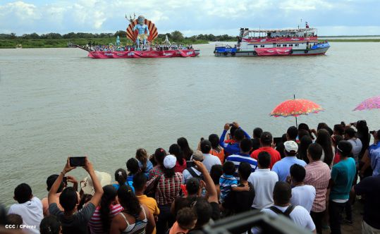 Turistas nacionales y extranjeros disfrutaron del Carnaval Acuático en Río San Juan