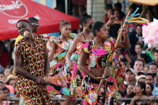 Turistas nacionales y extranjeros disfrutaron del Carnaval Acuático en Río San Juan