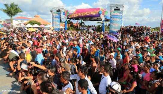 Turistas nacionales y extranjeros disfrutaron del Carnaval Acuático en Río San Juan