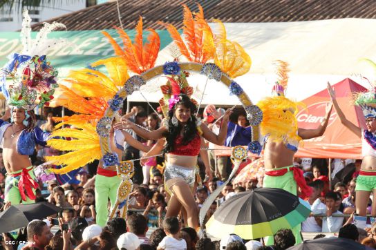Turistas nacionales y extranjeros disfrutaron del Carnaval Acuático en Río San Juan
