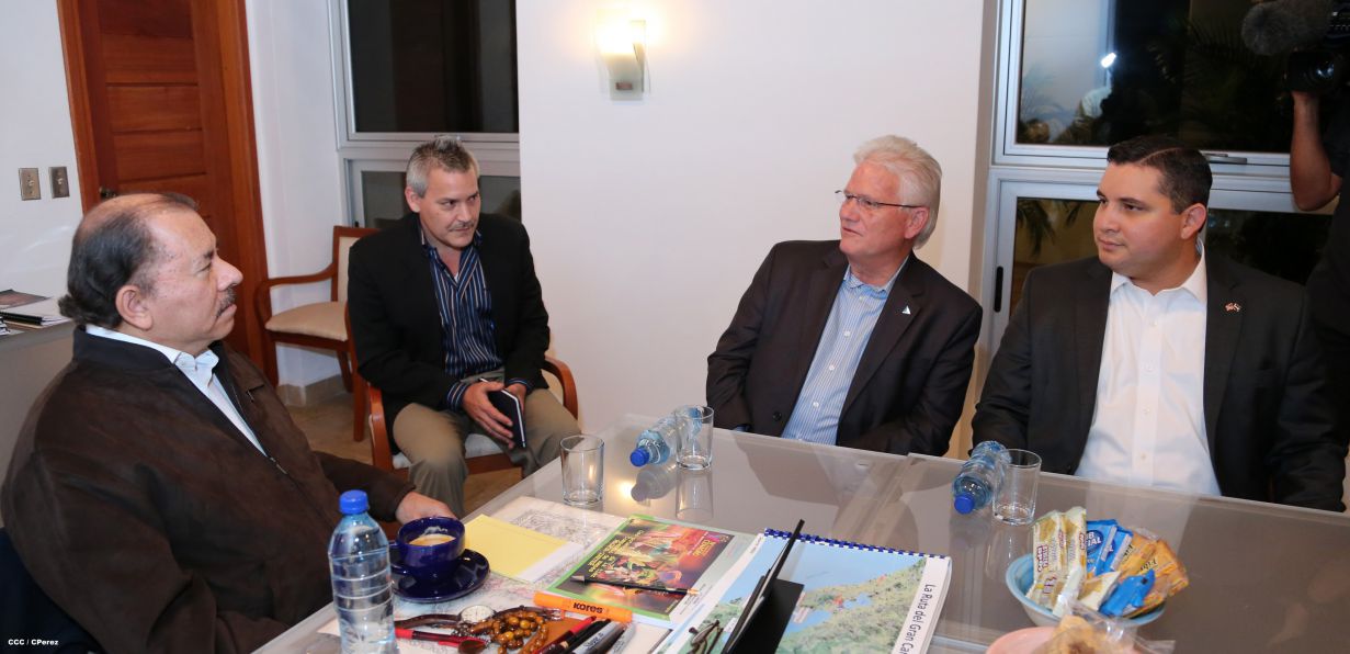 Presidente Daniel se reúne con presidente del AACLA, Nicholas Galt