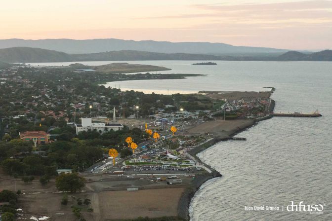 Luces de Vida, Amor y Esperanza iluminan Avenida de Bolívar a Chávez