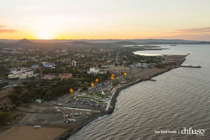 Luces de Vida, Amor y Esperanza iluminan Avenida de Bolívar a Chávez