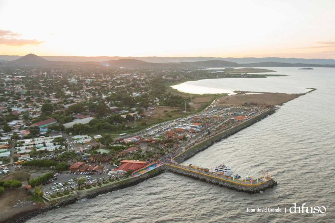 Luces de Vida, Amor y Esperanza iluminan Avenida de Bolívar a Chávez