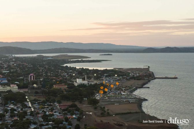 Luces de Vida, Amor y Esperanza iluminan Avenida de Bolívar a Chávez