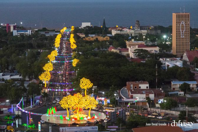 Luces de Vida, Amor y Esperanza iluminan Avenida de Bolívar a Chávez
