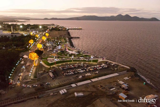 Luces de Vida, Amor y Esperanza iluminan Avenida de Bolívar a Chávez