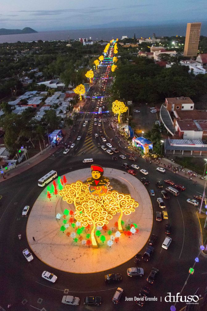 Luces de Vida, Amor y Esperanza iluminan Avenida de Bolívar a Chávez