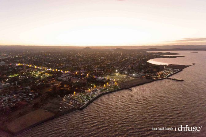 Luces de Vida, Amor y Esperanza iluminan Avenida de Bolívar a Chávez