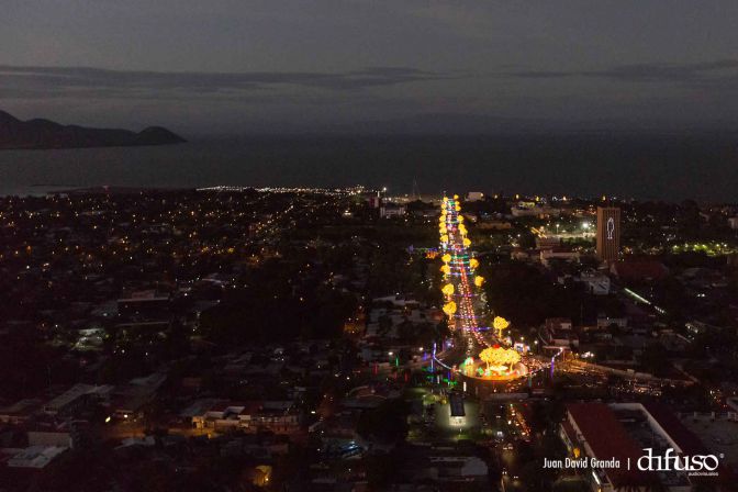 Luces de Vida, Amor y Esperanza iluminan Avenida de Bolívar a Chávez