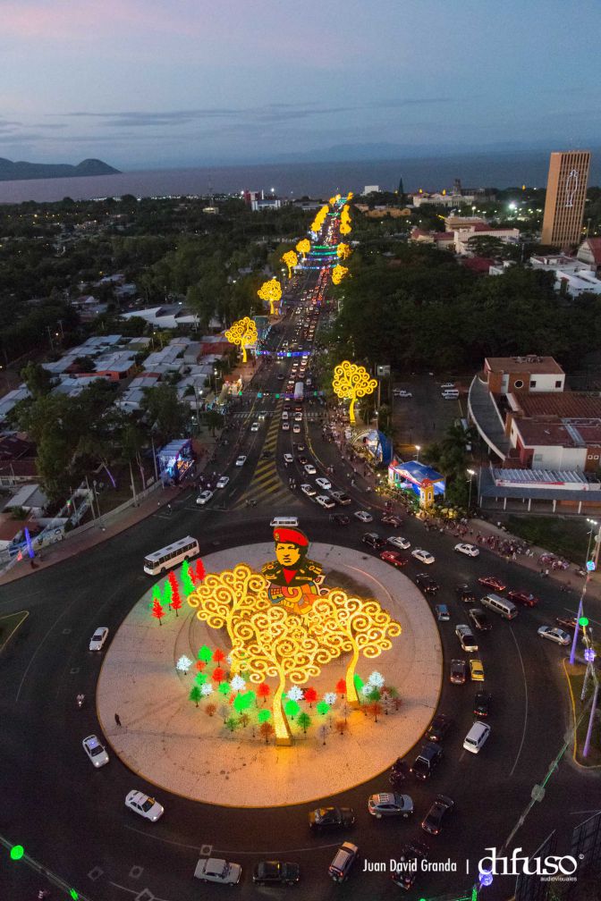Luces de Vida, Amor y Esperanza iluminan Avenida de Bolívar a Chávez