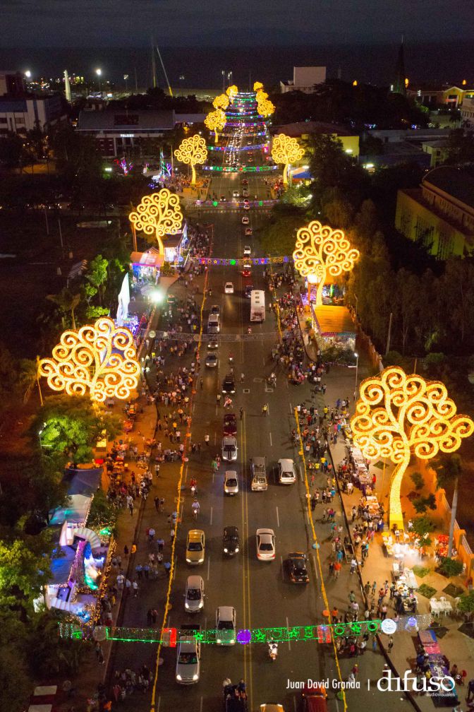 Luces de Vida, Amor y Esperanza iluminan Avenida de Bolívar a Chávez