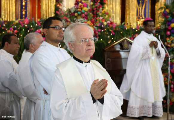 Nicaragüenses desbordados en fe y fervor en tradicional Lavada de la Plata