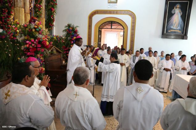 Nicaragüenses desbordados en fe y fervor en tradicional Lavada de la Plata