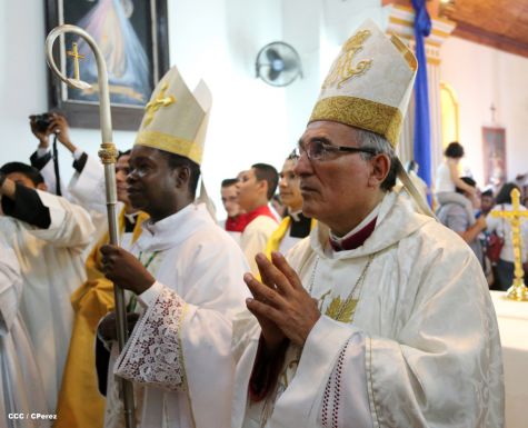 Nicaragüenses desbordados en fe y fervor en tradicional Lavada de la Plata
