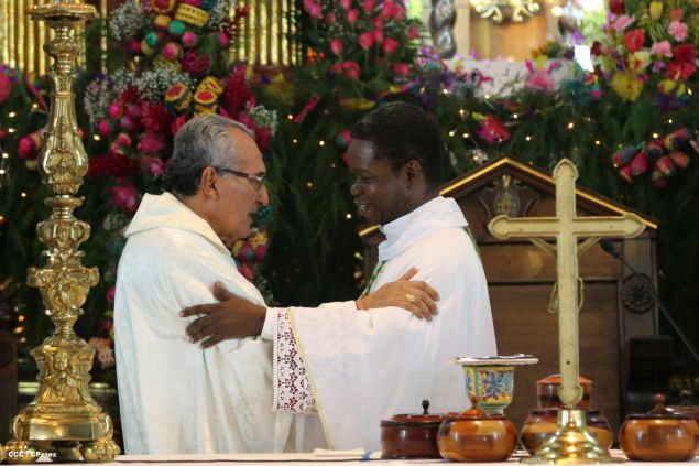 Nicaragüenses desbordados en fe y fervor en tradicional Lavada de la Plata