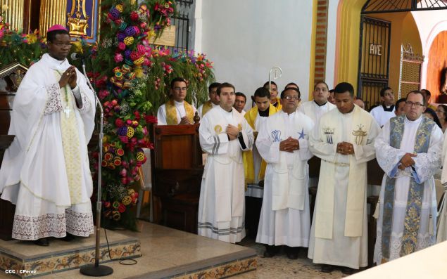 Nicaragüenses desbordados en fe y fervor en tradicional Lavada de la Plata