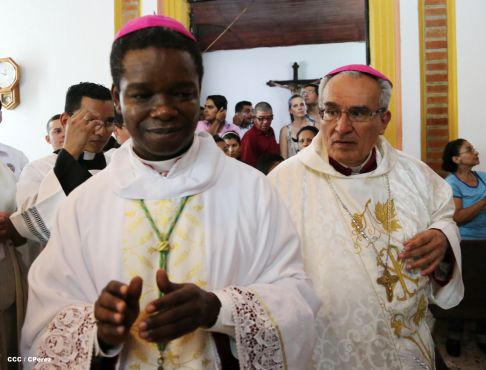 Nicaragüenses desbordados en fe y fervor en tradicional Lavada de la Plata