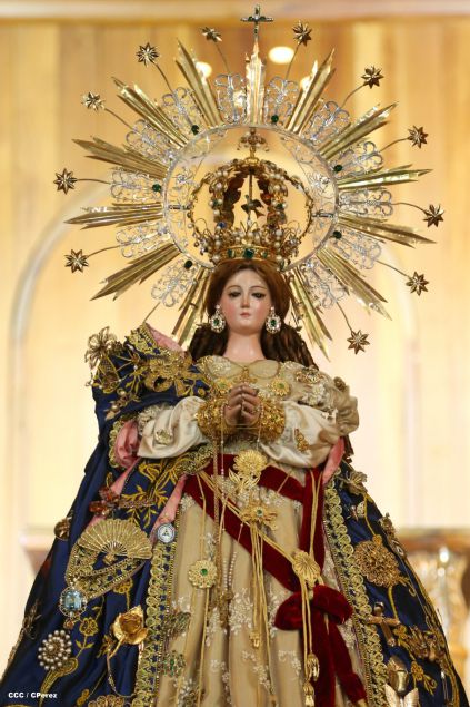 Nicaragüenses desbordados en fe y fervor en tradicional Lavada de la Plata