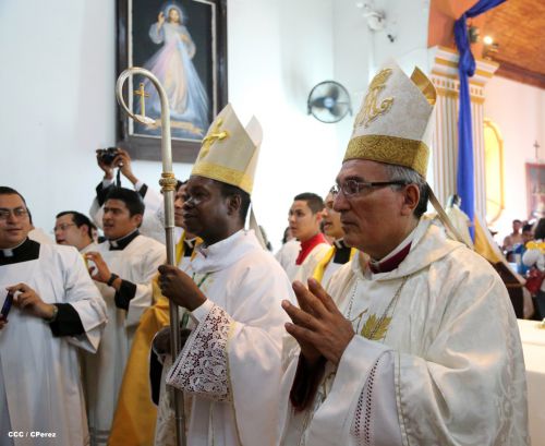 Nicaragüenses desbordados en fe y fervor en tradicional Lavada de la Plata