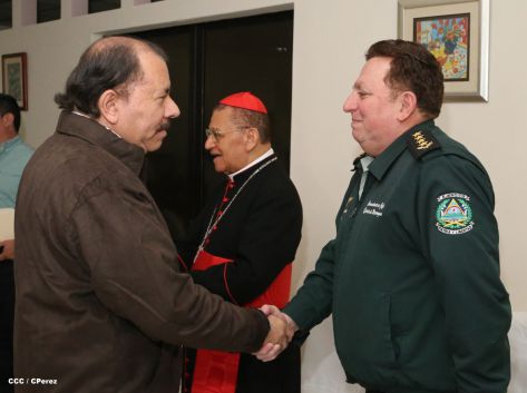 Daniel y Rosario presiden graduación de nuevos miembros de la Policía Nacional