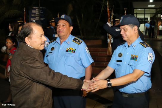 Daniel y Rosario presiden graduación de nuevos miembros de la Policía Nacional