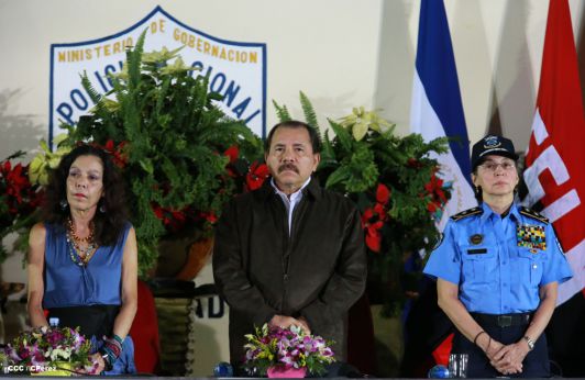 Daniel y Rosario presiden graduación de nuevos miembros de la Policía Nacional