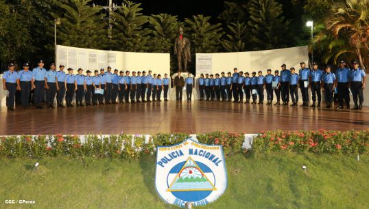 Daniel y Rosario presiden graduación de nuevos miembros de la Policía Nacional