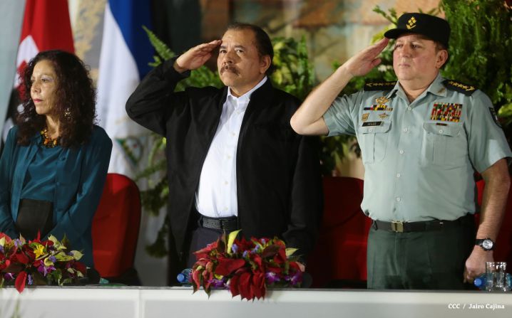 Daniel y Rosario presiden graduación de cadetes del Ejército