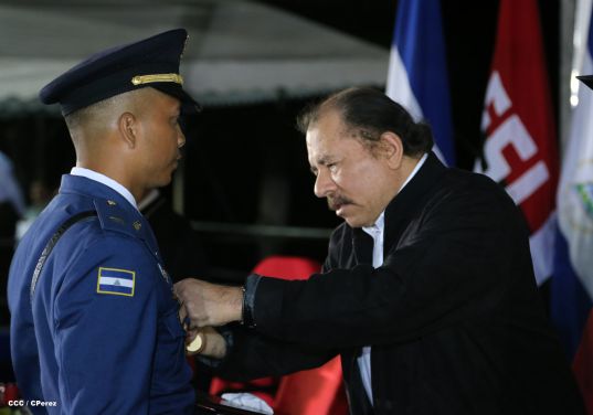 Daniel y Rosario presiden graduación de cadetes del Ejército