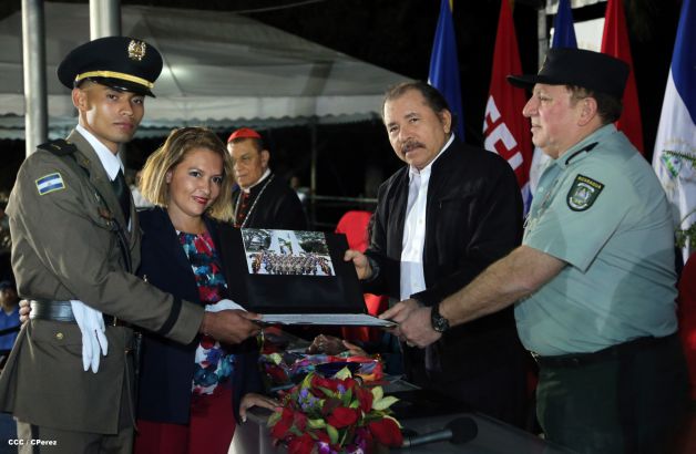 Daniel y Rosario presiden graduación de cadetes del Ejército