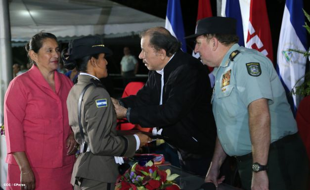 Daniel y Rosario presiden graduación de cadetes del Ejército