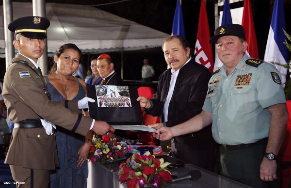 Daniel y Rosario presiden graduación de cadetes del Ejército