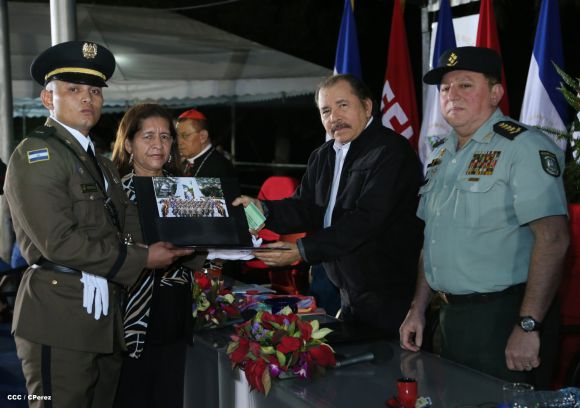 Daniel y Rosario presiden graduación de cadetes del Ejército