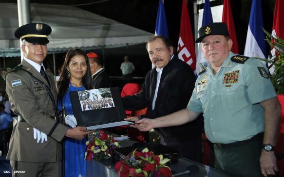 Daniel y Rosario presiden graduación de cadetes del Ejército