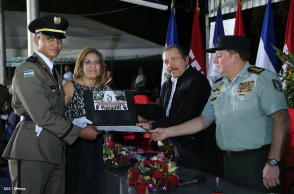 Daniel y Rosario presiden graduación de cadetes del Ejército