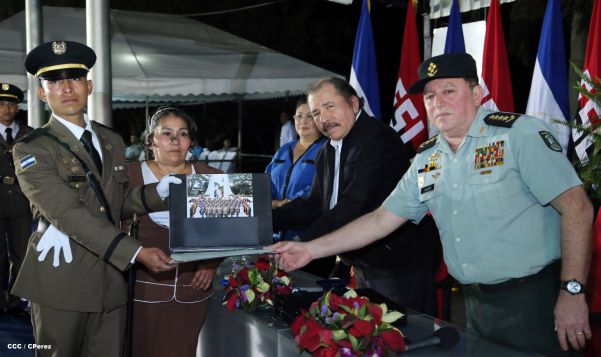 Daniel y Rosario presiden graduación de cadetes del Ejército