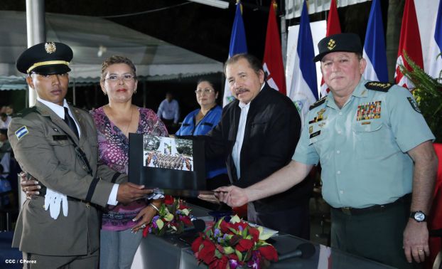 Daniel y Rosario presiden graduación de cadetes del Ejército