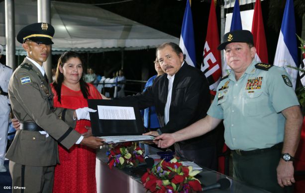 Daniel y Rosario presiden graduación de cadetes del Ejército